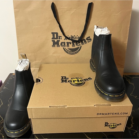 Vegan Dr.Martens Chelsea Boots UK 5 / US Men’s 6 / US Women’s 7 / EU 38 - Picture 5 of 12